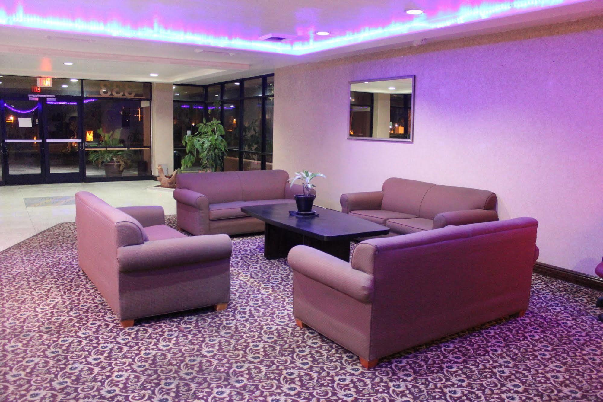 Fortuna Inn And Suites Tucson Exterior photo
