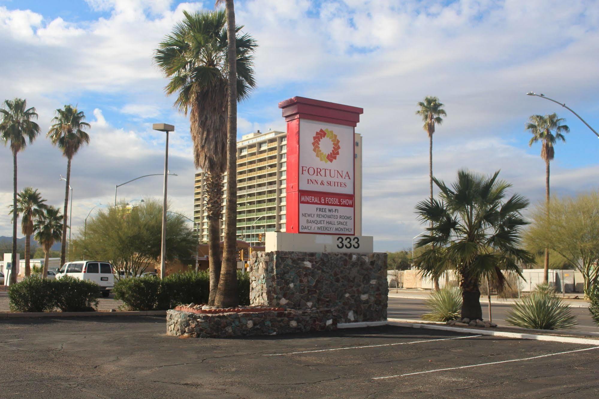 Fortuna Inn And Suites Tucson Exterior photo
